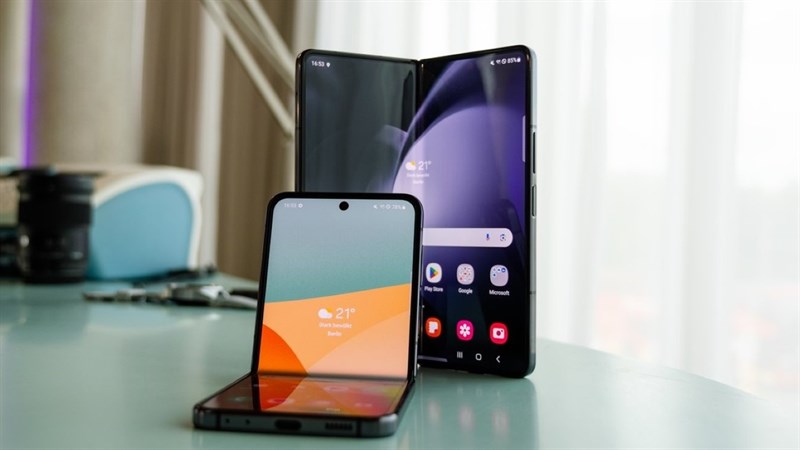 Samsung đã nộp đơn đăng ký thành công tên gọi cho hai thế hệ điện thoại gập mới