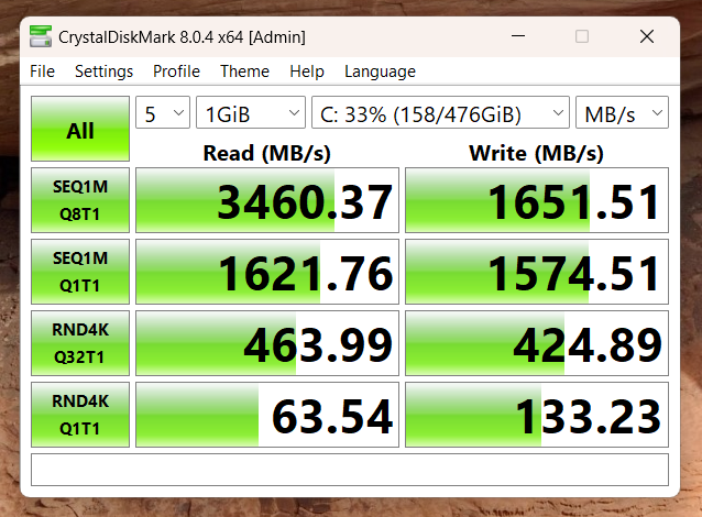 Sử dụng phần mềm Crystal Diskmark để đo tốc độ đọc/ghi của ổ cứng SSD bên trong HP 15s fq5229TU.