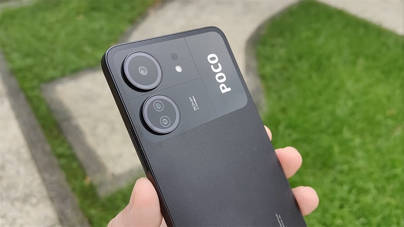 Cụm camera của POCO C65 được thiết kế rất nổi bật. Nguồn: Gadget Sidekick