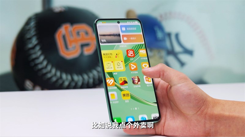 Huawei Nova 11 SE được trang bị màn hình kích thước vừa phải và có viền màn hình rất mỏng