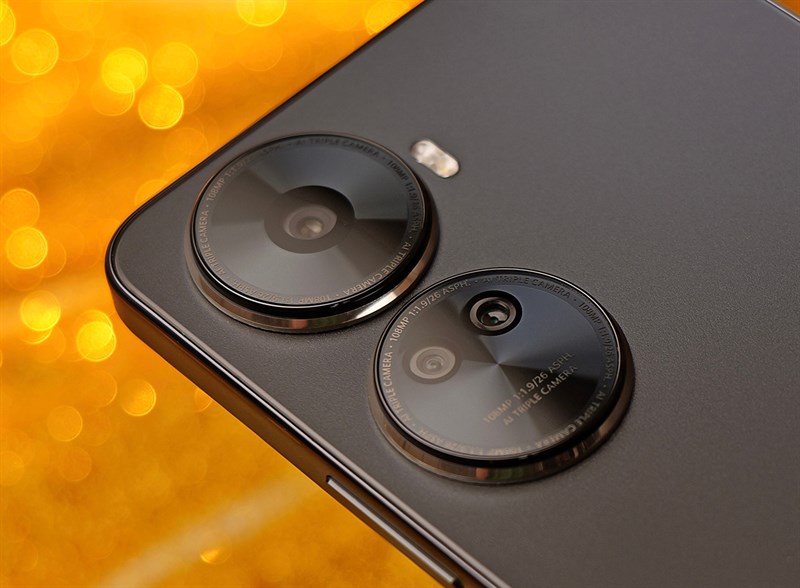 Cụm camera của Huawei Nova 11 SE được làm lồi lên khỏi mặt lưngCụm camera của Huawei Nova 11 SE được làm lồi lên khỏi mặt lưng