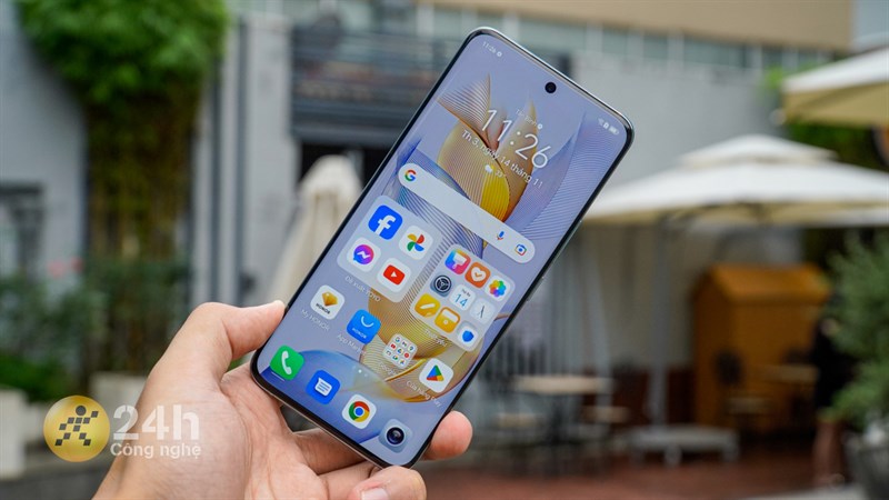 Honor 90 được làm dạng màn hình cong sang trọng cùng chất lượng hiển thị rất tốt.