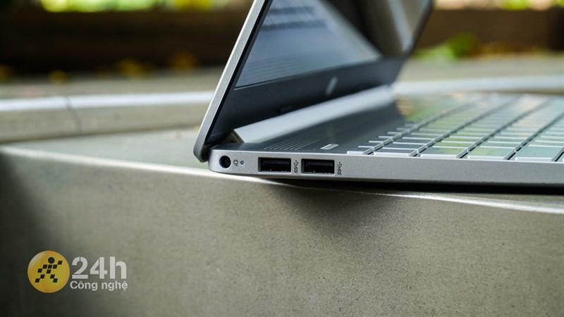 Cạnh trái của HP 15s fq5229TU.