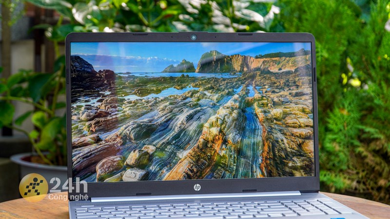 Độ phân giải Full HD với laptop 15.6 inch là một con số mình đánh giá tốt.