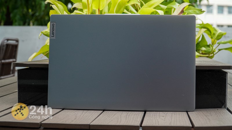 Lenovo Ideapad Slim 3 15IAH8 đạt được kết quả sử dụng pin tốt. Lenovo Ideapad Slim 3 15IAH8 đạt được kết quả sử dụng pin tốt.