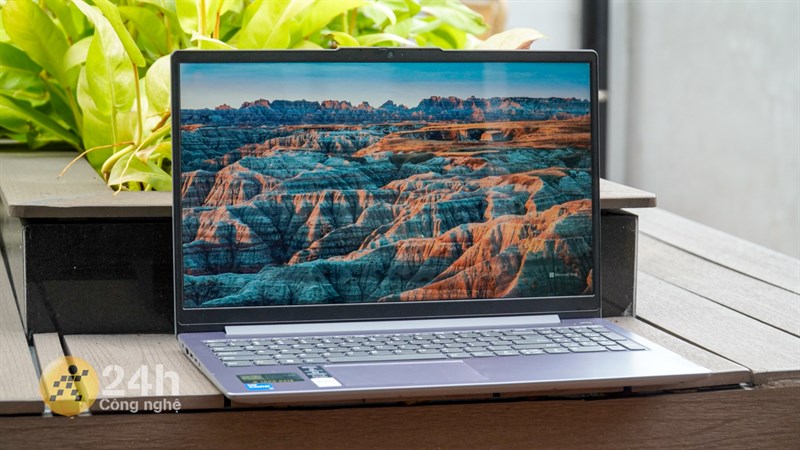 Lenovo Ideapad Slim 3 15IAH8 sở hữu màn hình lớn cùng chất lượng hiển thị tốt Lenovo Ideapad Slim 3 15IAH8 sở hữu màn hình lớn cùng chất lượng hiển thị tốt