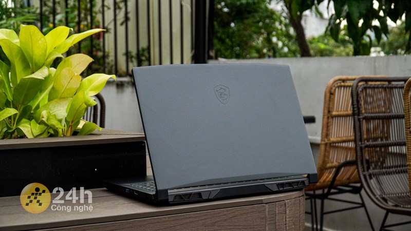 MSI Katana GF66 12UCK được trang bị pin có công suất 53.5 Wh MSI Katana GF66 12UCK được trang bị pin có công suất 53.5 Wh