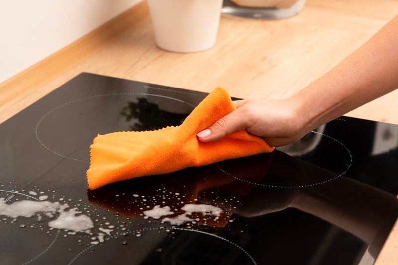 &aacute;ch vệ sinh bếp từ Bosch sau khi sử dụng