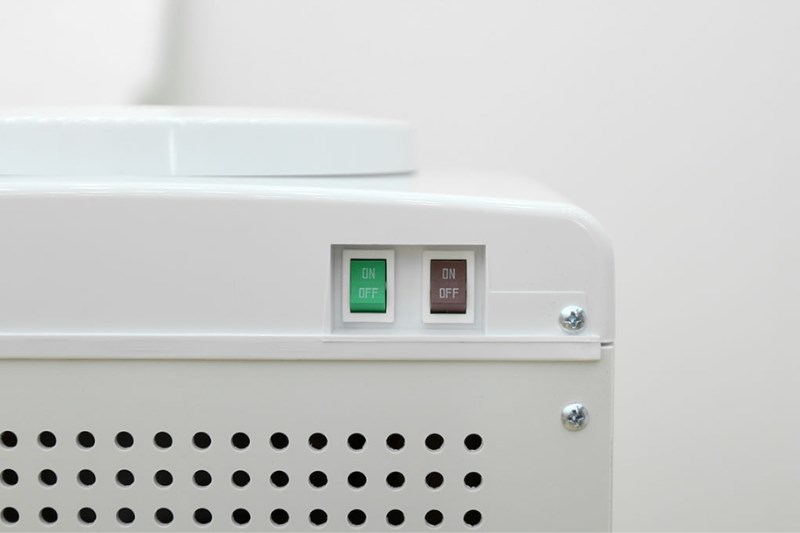 C&acirc;y nước n&oacute;ng lạnh kh&ocirc;ng bơm được nước do hư hỏng c&ocirc;ng tắc đ&oacute;ng cửa