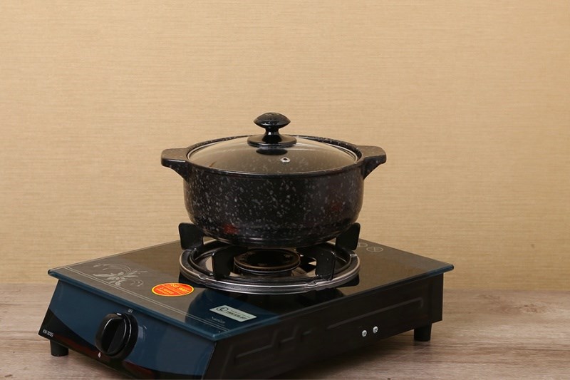 Nồi đất v&acirc;n đ&aacute; hoa cương nắp k&iacute;nh 21 cm Mommy Cook MMVSG