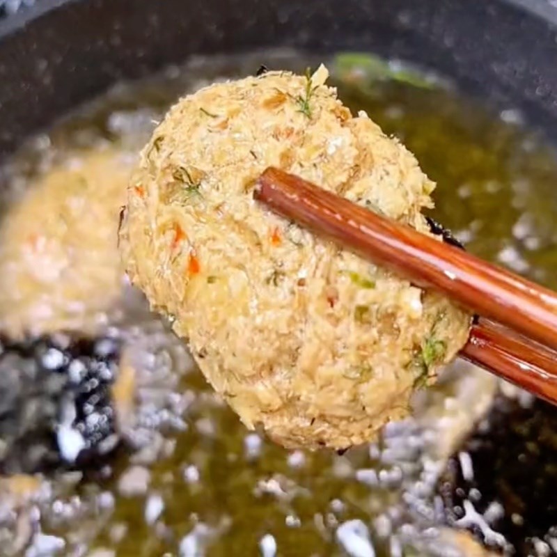 Bước 5 Chiên chả chay Bún mọc chay dọc mùng (Công thực được chia sẻ bởi Tiktok Bếp chay XANH)