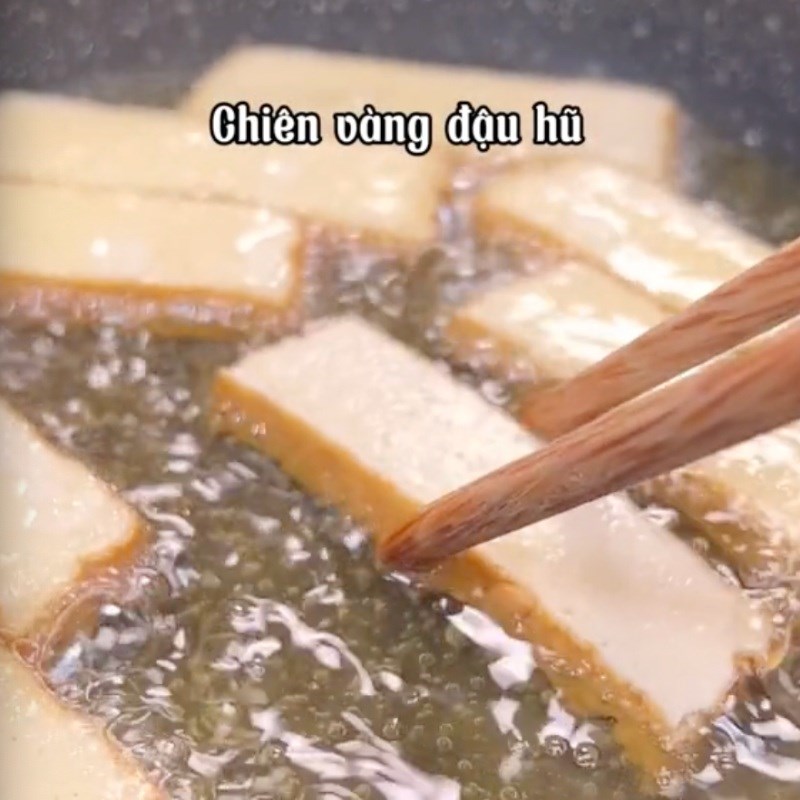 Bước 3 Chiên đậu hũ Bún xào cải chua (Công thức được chia sẻ bởi Tiktok Bếp chay XANH)