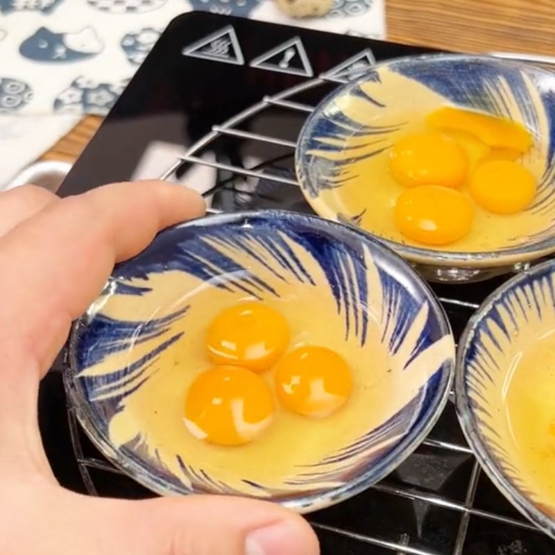 Bước 2 Chuẩn bị chén trứng Chén trứng nướng (Công thức được chia sẻ từ Tiktok Vào bếp cùng Điện máy XANH)
