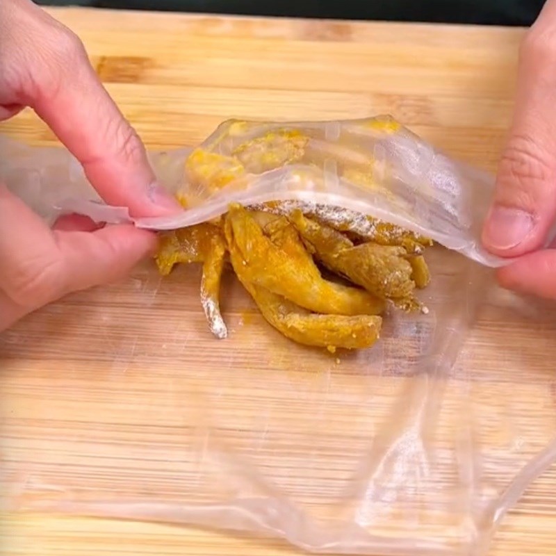 Bước 4 Tạo hình Gà chay cuộn nấm bào ngư