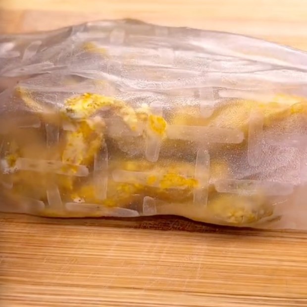 Bước 4 Tạo hình Gà chay cuộn nấm bào ngư