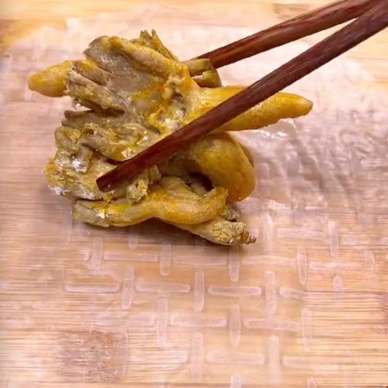 Bước 4 Tạo hình Gà chay cuộn nấm bào ngư