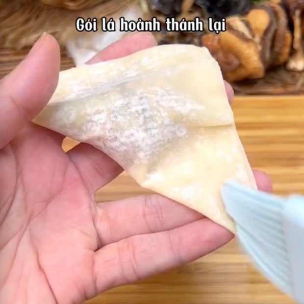 Bước 3 Gói hoành thánh Hoành thánh hấp chay xốt cay