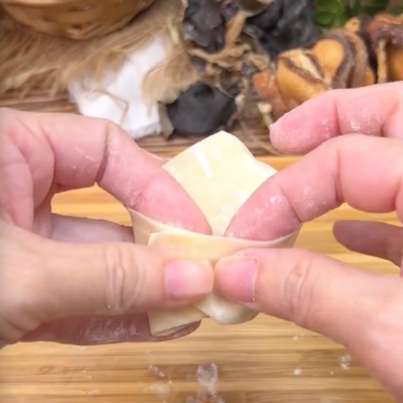 Bước 3 Gói hoành thánh Hoành thánh hấp chay xốt cay