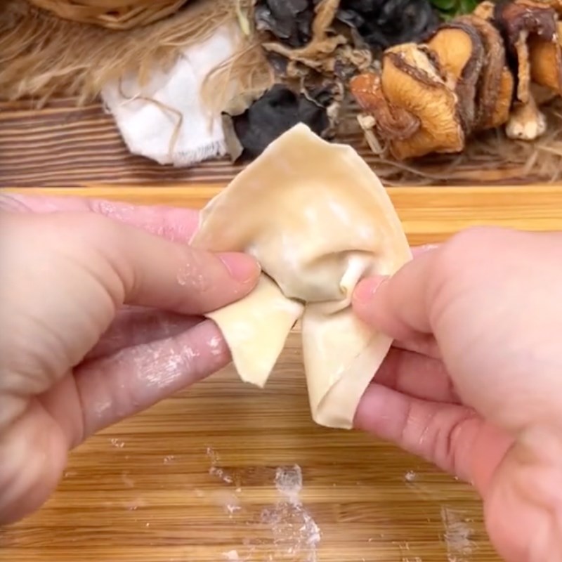 Bước 3 Gói hoành thánh Hoành thánh hấp chay xốt cay