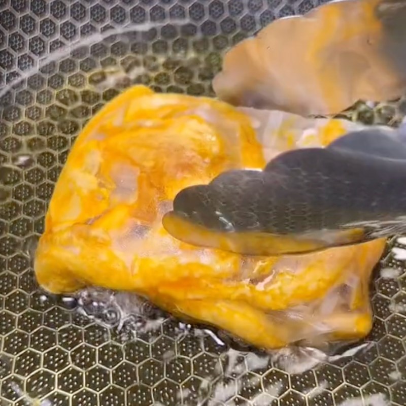 Bước 5 Chiên gà chay Gà chay cuộn nấm bào ngư