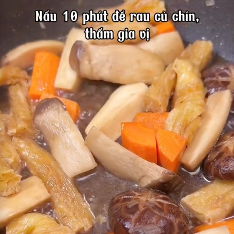 Bước 4 Kho tàu hũ ky với nấm Tàu hũ ky kho nấm chay (Công thức được chia sẻ bởi Tiktok Bếp chay XANH)