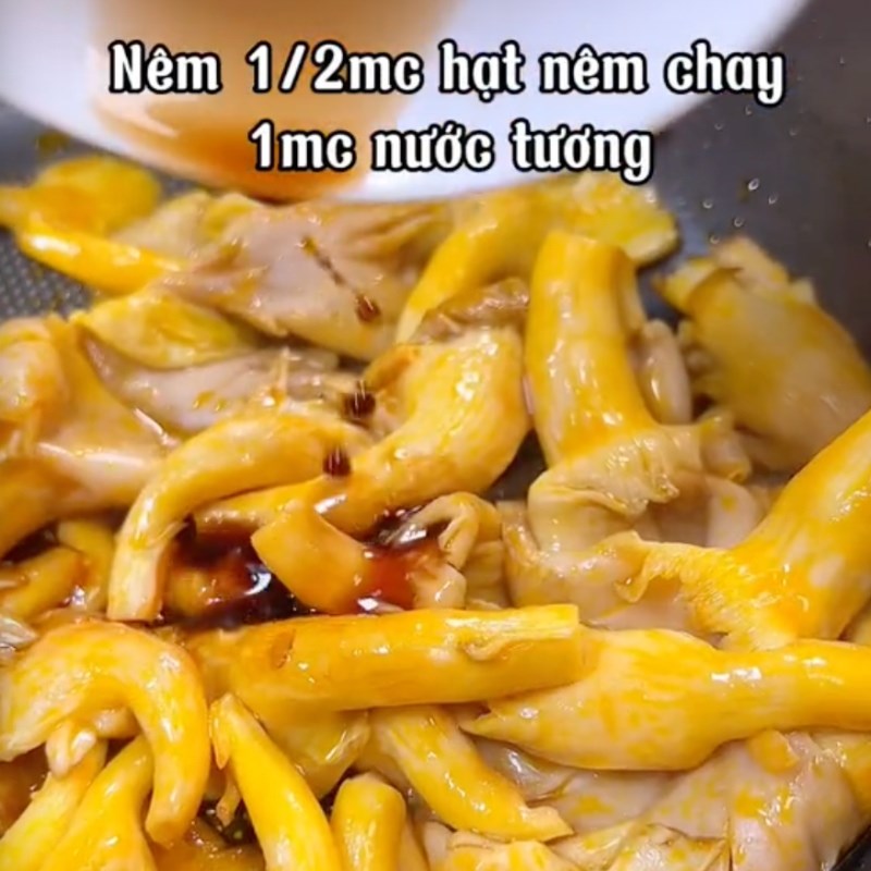 Bước 2 Xào nấm Gà chay cuộn nấm bào ngư