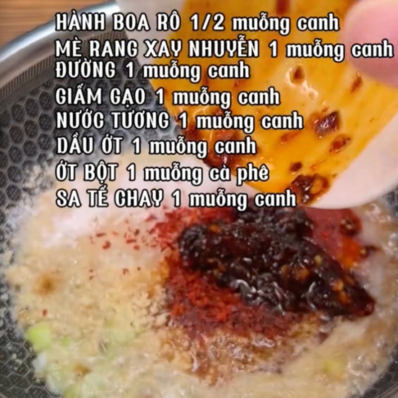 Bước 5 Làm xốt cay Hoành thánh hấp chay xốt cay