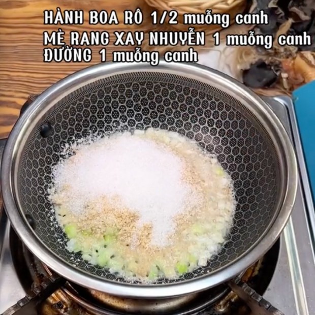 Bước 5 Làm xốt cay Hoành thánh hấp chay xốt cay