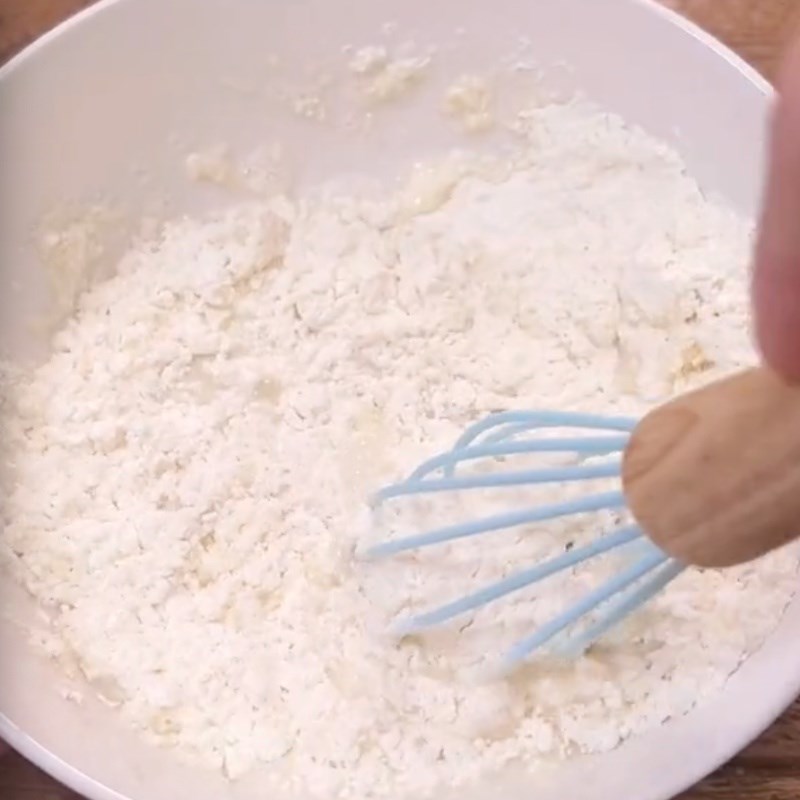 Bước 2 Lăn đậu hũ với bột Đậu hũ kho nước tương (Công thức được chia sẻ bởi Tiktok Bếp chay XANH)