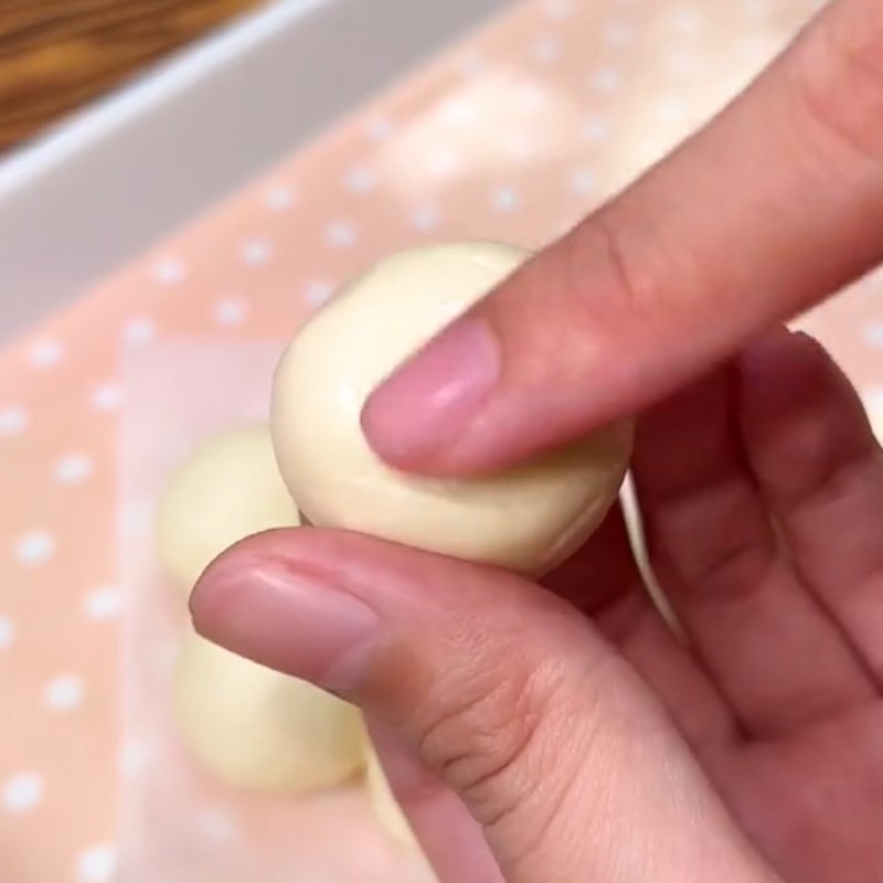 Bước 3 Nặn bánh Bánh mochi donut (Công thức được chia sẻ từ Tiktok vào bếp cùng Điện máy XANH)