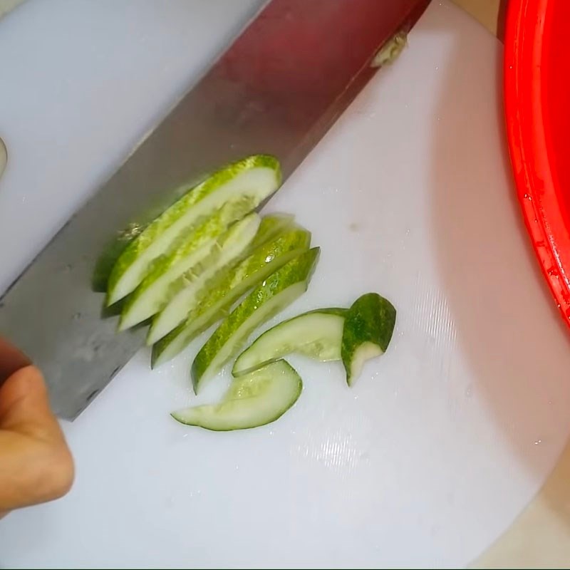 Bước 2 Sơ chế các nguyên liệu còn lại Tàu hũ ky kho nấm chay (Công thức được chia sẻ bởi Tiktok Bếp chay XANH)