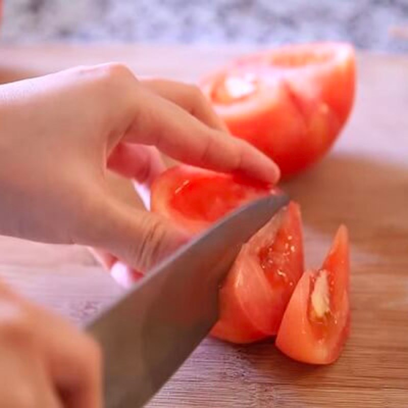 Bước 2 Sơ chế nguyên liệu khác Bún mọc chay dọc mùng (Công thực được chia sẻ bởi Tiktok Bếp chay XANH)