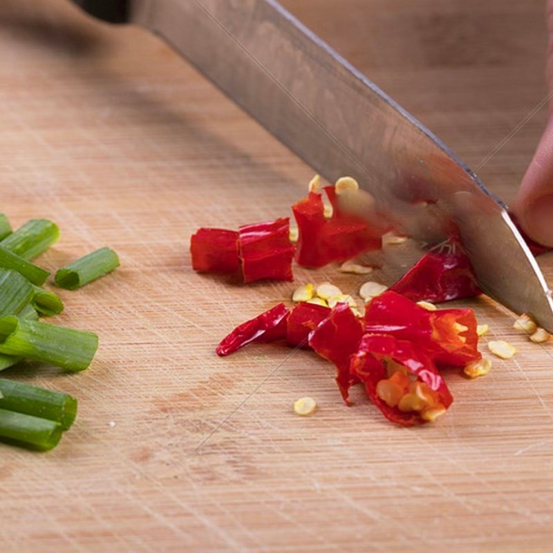 Bước 2 Sơ chế nguyên liệu khác Bún mọc chay dọc mùng (Công thực được chia sẻ bởi Tiktok Bếp chay XANH)