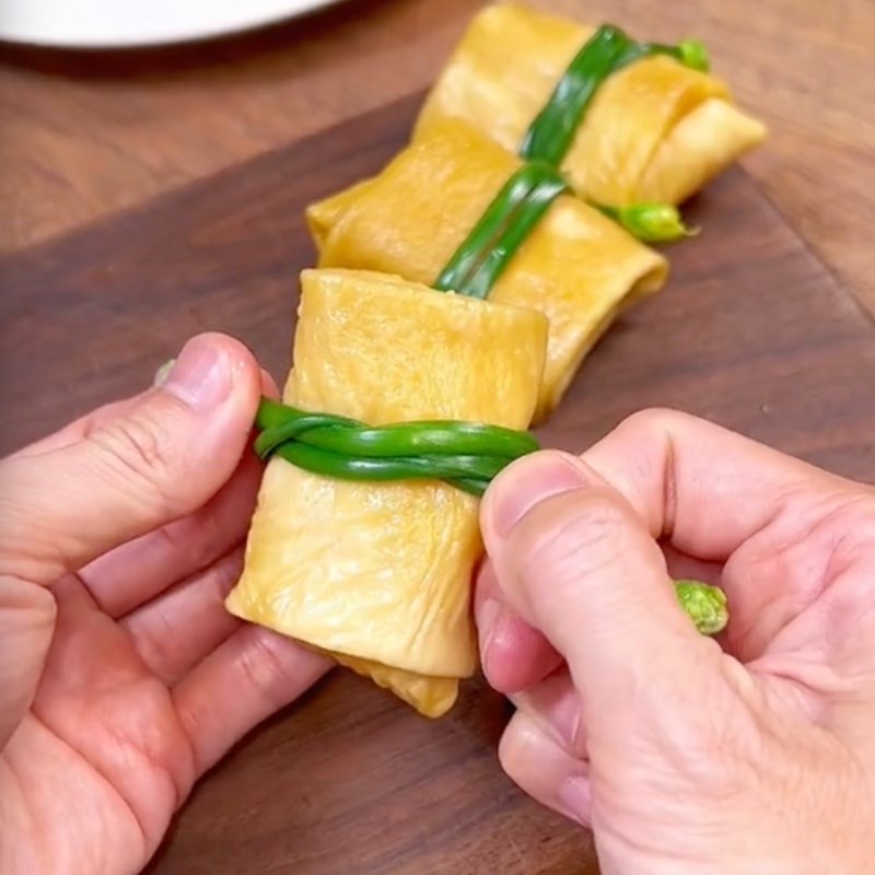 Bước 3 Tạo hình Tàu hũ ky cuốn đậu hũ bi khìa