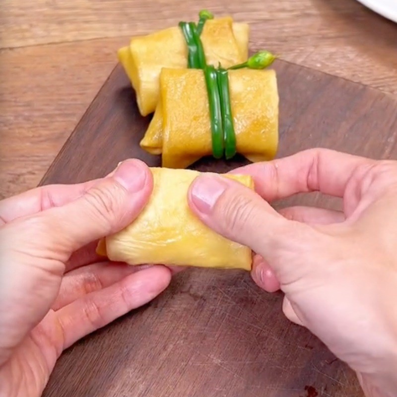 Bước 3 Tạo hình Tàu hũ ky cuốn đậu hũ bi khìa