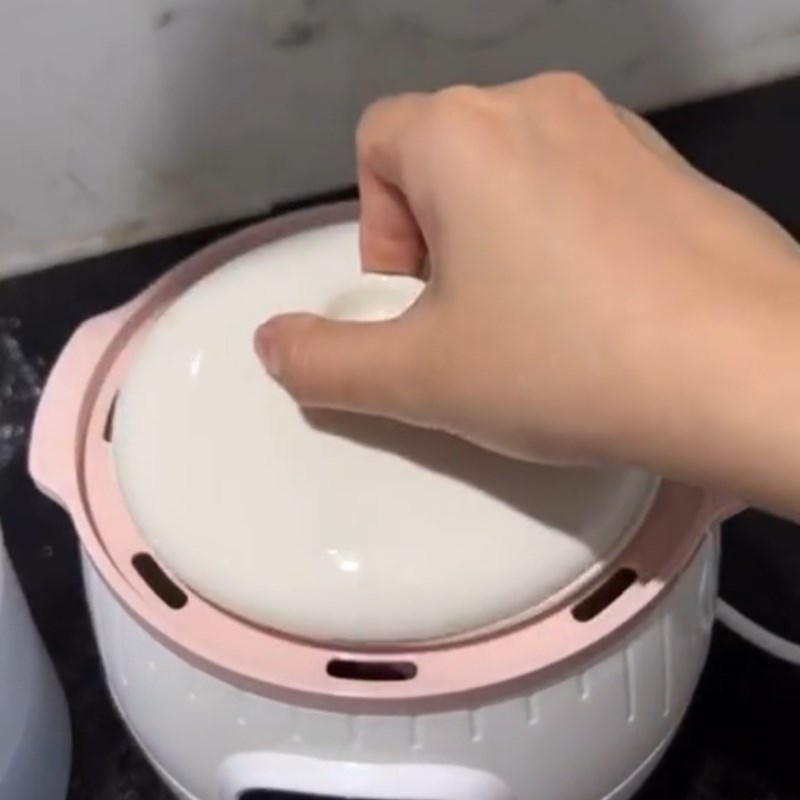 Bước 3 Ủ sữa chua Làm sữa chua bằng nồi nấu chậm