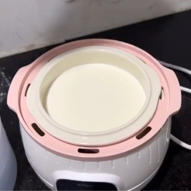 Bước 3 Ủ sữa chua Làm sữa chua bằng nồi nấu chậm