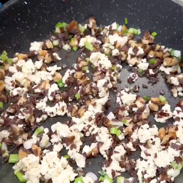 Bước 2 Xào nấm Tàu hũ ky cuốn đậu hũ bi khìa