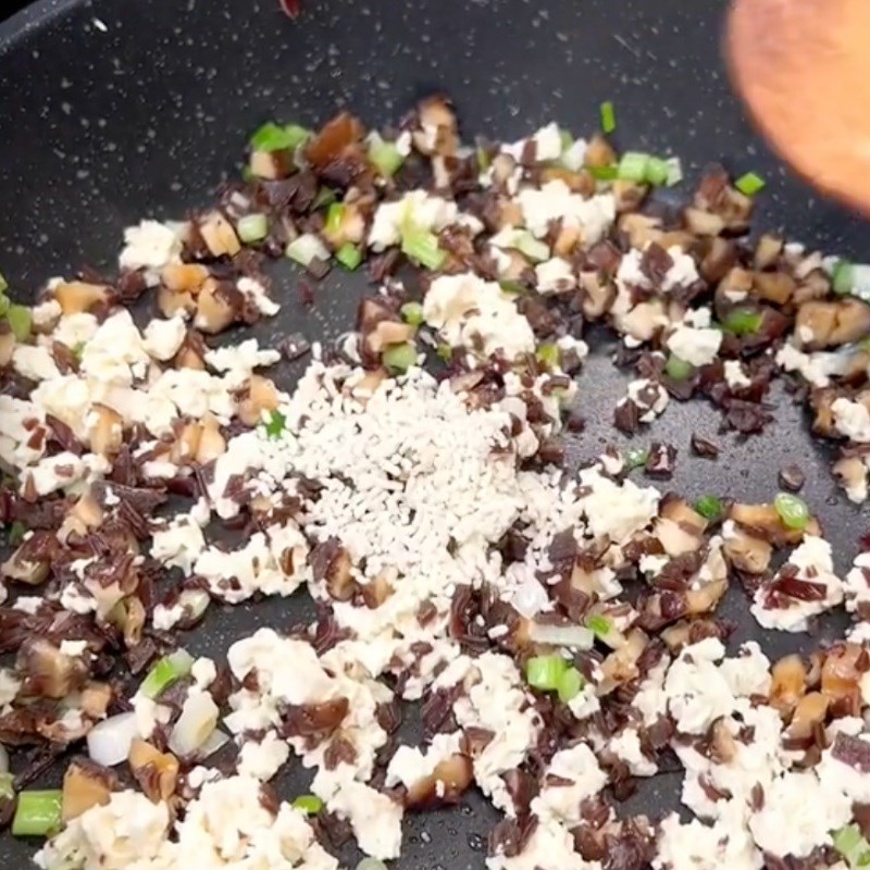 Bước 2 Xào nấm Tàu hũ ky cuốn đậu hũ bi khìa