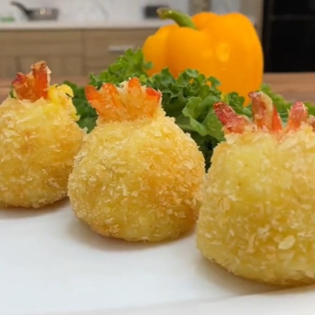 Cách làm tôm bọc khoai tây chiên xù bé yêu thích mê