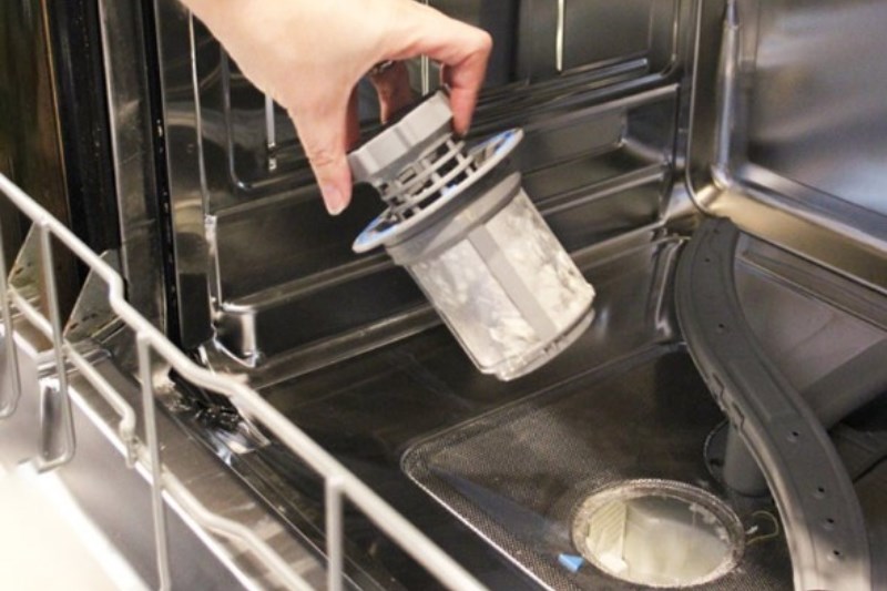 M&aacute;y rửa b&aacute;t kh&ocirc;ng tho&aacute;t hết nước c&oacute; ảnh hưởng g&igrave; kh&ocirc;ng?