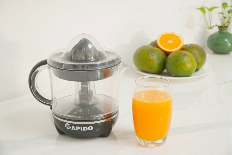 M&aacute;y vắt cam Đức c&oacute; gi&aacute; cả ph&ugrave; hợp