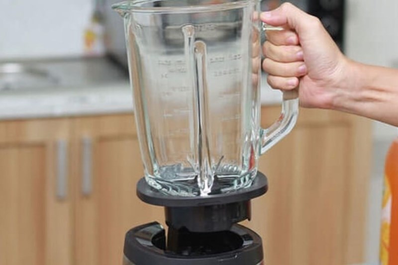 M&aacute;y xay bị nước v&agrave;o động cơ