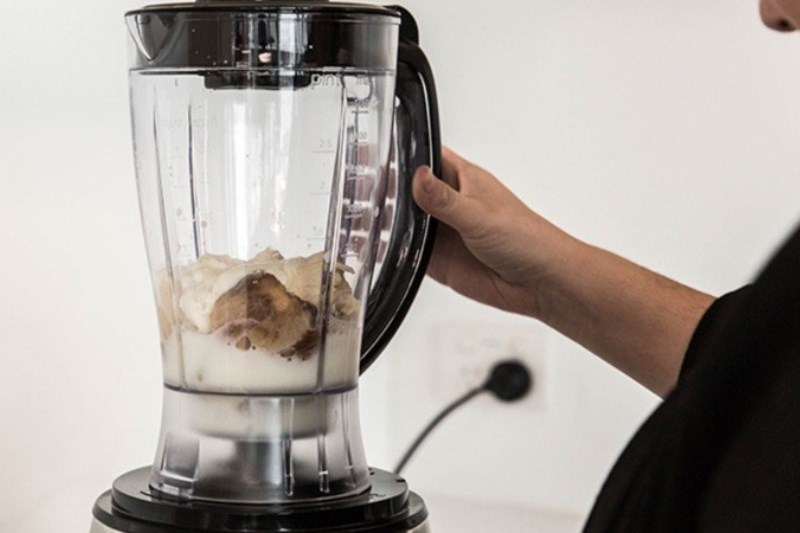 M&aacute;y xay sinh tố bị chạm điện