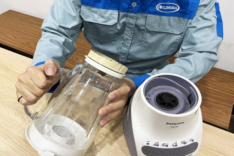 Cần l&agrave;m g&igrave; khi m&aacute;y xay sinh tố bị ch&aacute;y?