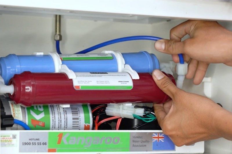 M&aacute;y lọc nước Karofi bị r&ograve; nước do bị động vật c&ocirc;n tr&ugrave;ng cắn d&acirc;y dẫn