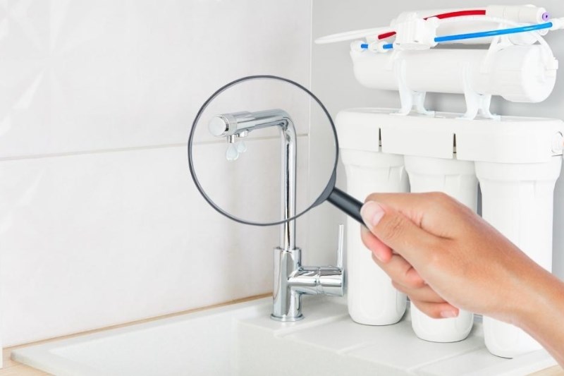 M&aacute;y lọc nước Karofi bị r&ograve; nước do ốc v&ograve;i nước v&agrave; van m&aacute;y lọc