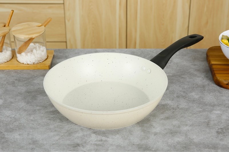 Chảo nh&ocirc;m chống d&iacute;nh v&acirc;n đ&aacute; đ&aacute;y từ 26 cm Green Cook GCP226-26IH