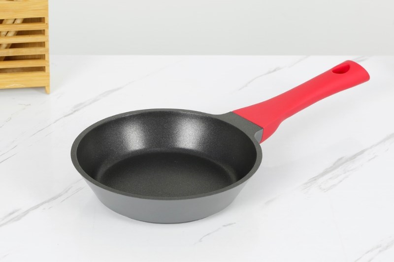 Chảo nh&ocirc;m chống d&iacute;nh đ&aacute;y từ 18 cm Carez FPC591DI18SN