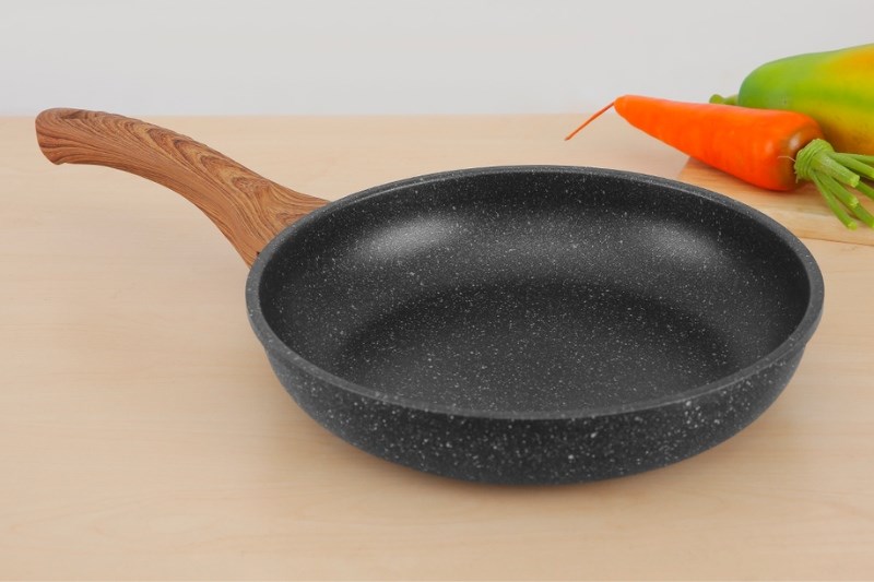 Chảo nh&ocirc;m chống d&iacute;nh v&acirc;n đ&aacute; đ&aacute;y từ 26 cm Sunhouse Mama SHG1126MMC